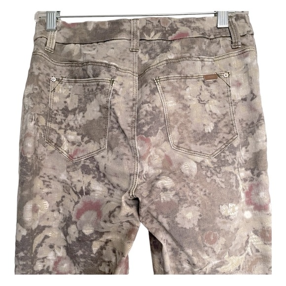 Chico’s Floral Print Slim Jeans | Size XS | So Slimming - Picture 7 of 12